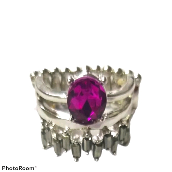 Jewelry - 🔥2/$30🔥Crowned Victor Pink Ring